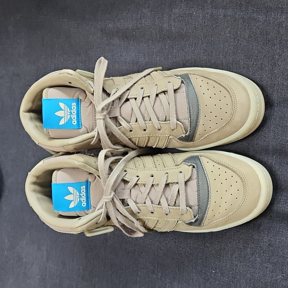 Men's Adidas hightops, size 9.5